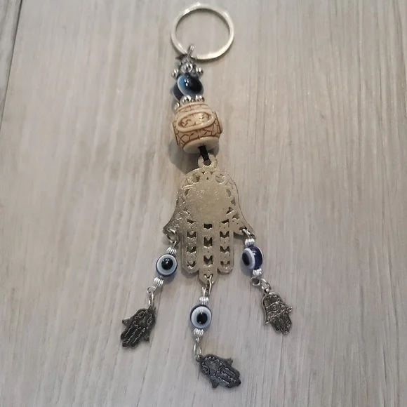 Evil Eye Hamsa Keychain - Picture 4 of 5
